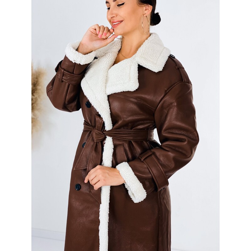 Webmoda Dámsky dlhý koženkový zateplený zimný kabát s opaskom - hnedý