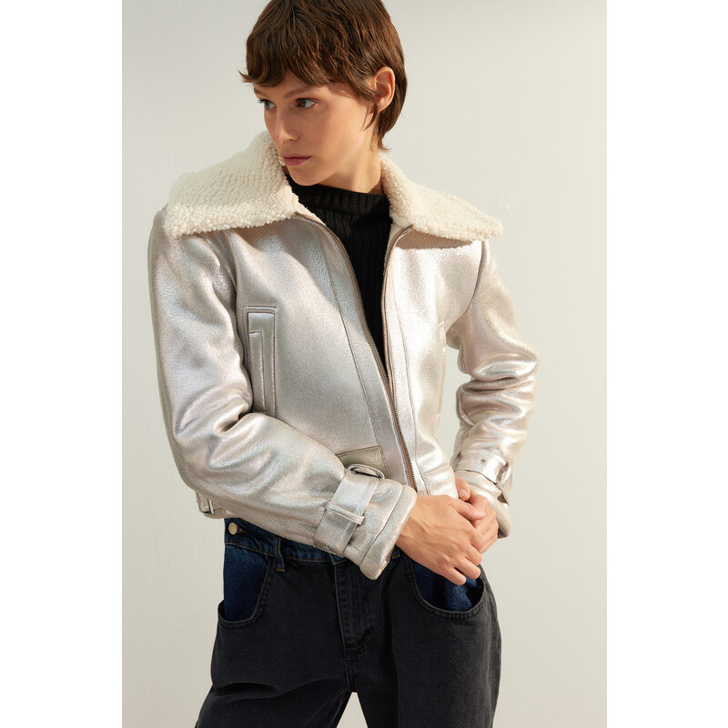 Trendyol Collection Strieborný plyšový kabát so zapínaním na zips
