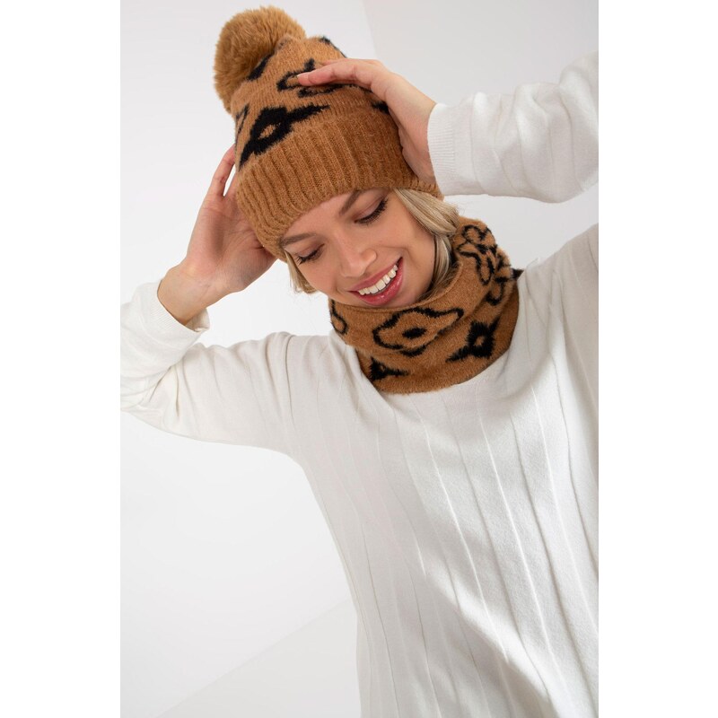 MladaModa Dámska čiapka s kožušinkovým brmbolcom model 1785 farba 47169193