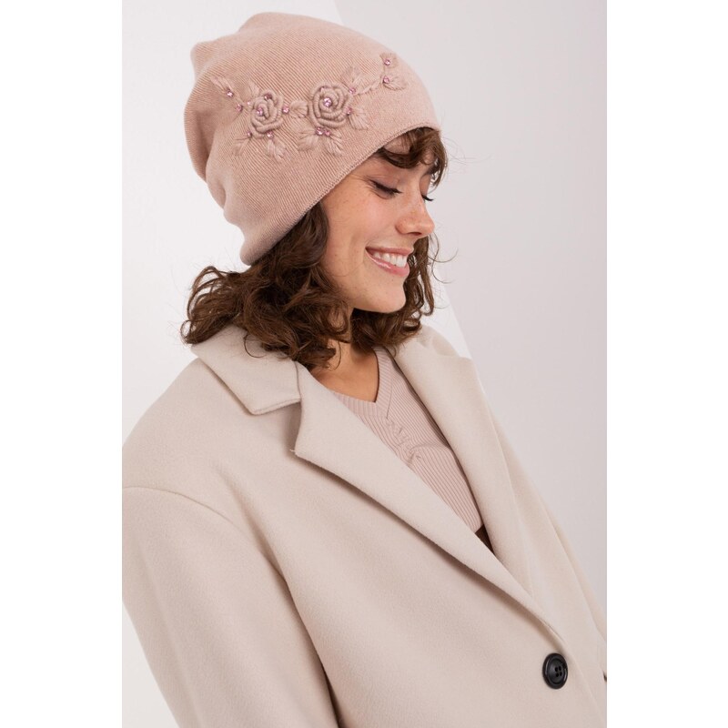 MladaModa Dámska čiapka s výšivkou a zirkónmi model 32976 staroružová 47169199