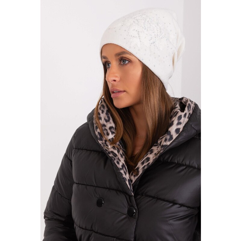 MladaModa Dámska čiapka so zirkónmi model 25001 farba ecru 47169221