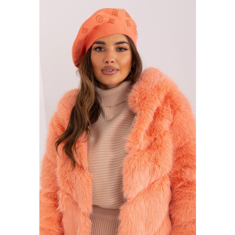 MladaModa Dámska čiapka baretka s aplikáciou model 31826 broskyňová 47169256