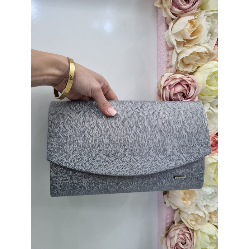 E-shop Katrins Fashion Spoločenská lesklá listová kabelka