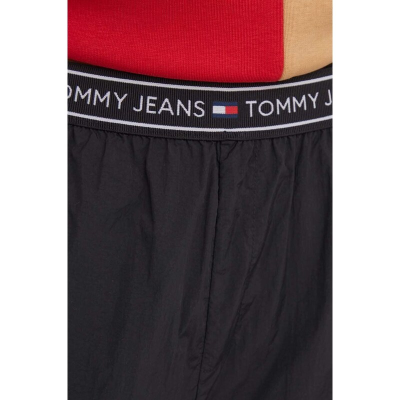 Tepláky Tommy Jeans čierna farba,jednofarebné,DW0DW17316