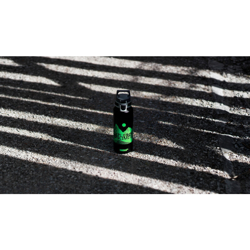 SIGG WMB Traveller Hlíniková fľaša na pitie 1 L Pathfinder Black