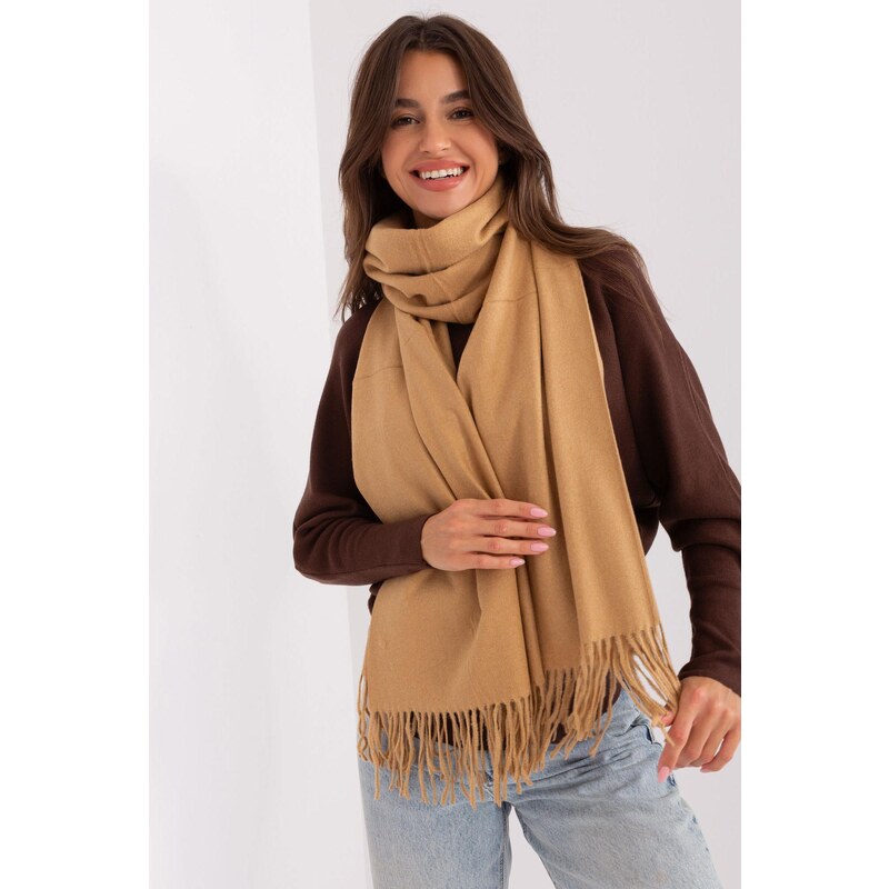 MladaModa Hrejivý dámsky šál so strapcami model 18562 farba camel 47485333