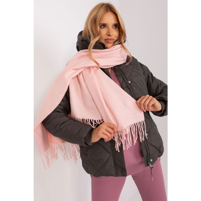 MladaModa Hrejivý dámsky šál so strapcami model 18562 pudrovo ružový 47485326