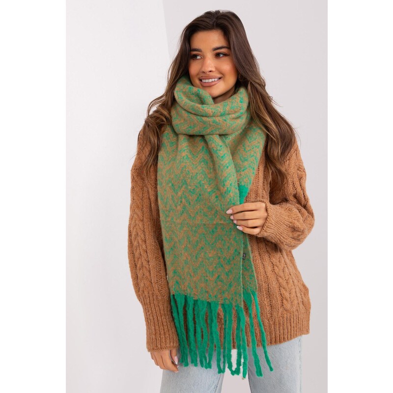 MladaModa Hrejivý dámsky šál so strapcami model 12575 zelený 47485348