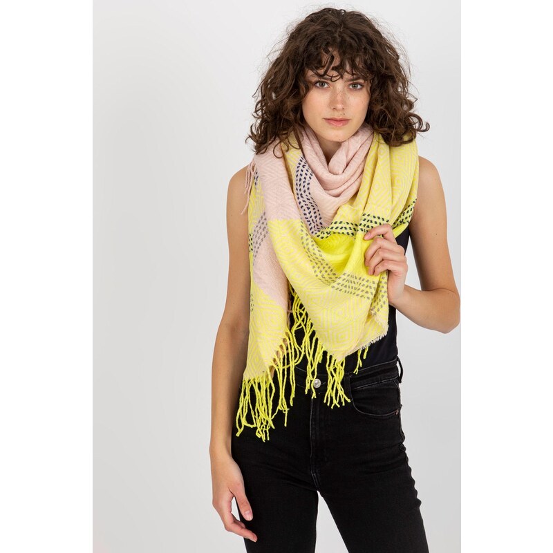 MladaModa Hladký dámsky šál so strapcami model 1187 svetlý žltý 47485374