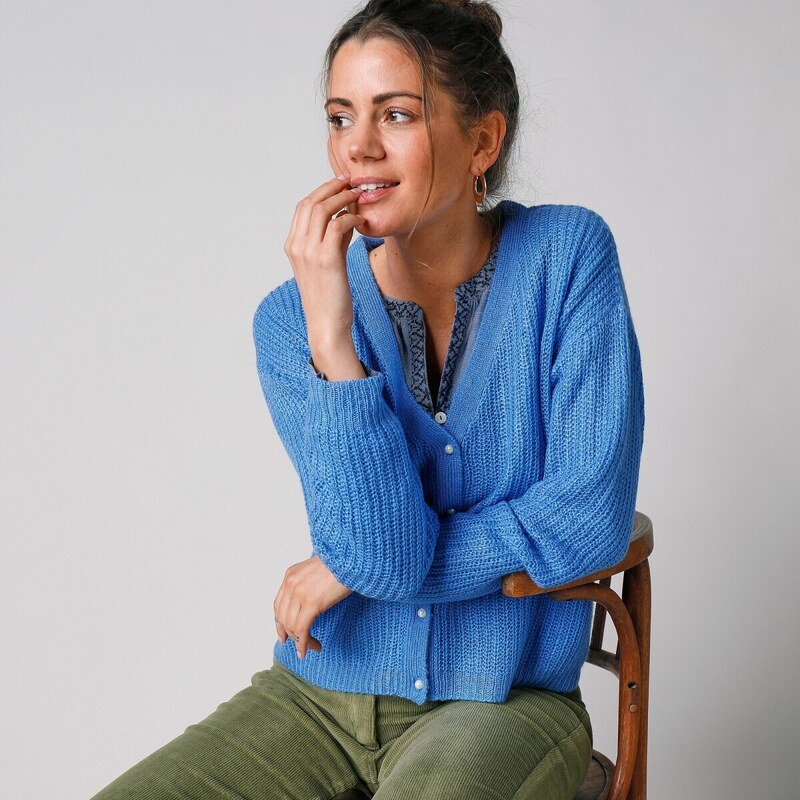 Sveter s výstrihom do V a perleťovými gombíkmi levanduľová 048 48076447