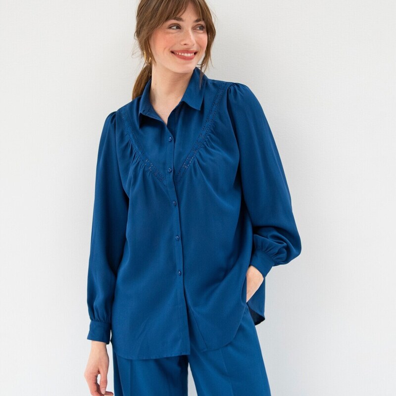 Jednofarebná košeľová blúzka s macramé modrá 048 Blancheporte 48077634