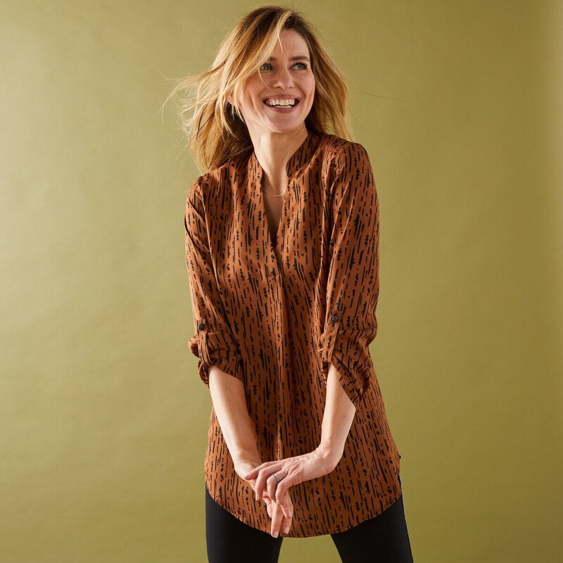 Dlhá krepová blúzka s grafickou potlačou oriešková/čierna 036 48078160