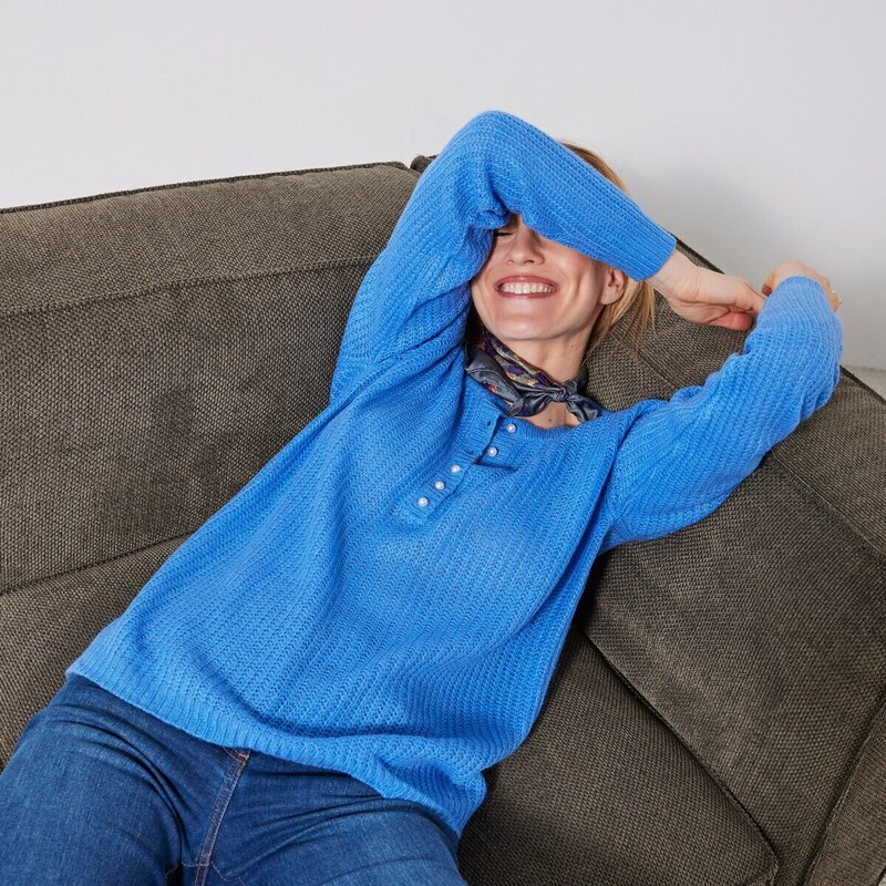 Pulóver s tuniským výstrihom a hladkým pleteným vzorom modrá 048 48078862