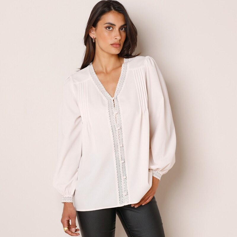 Blúzka s výstrihom do V, s čipkou a skladmi slonová kosť 036 48079326