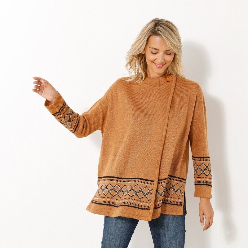 Rozšírený sveter s etno vzorom a stojačikom na gombík oriešková 040 48115080