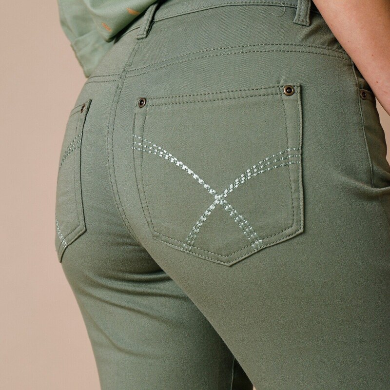 Zoštíhľovacie nohavice s 5 vreckami mechovo zelená 040 Blancheporte 51030195