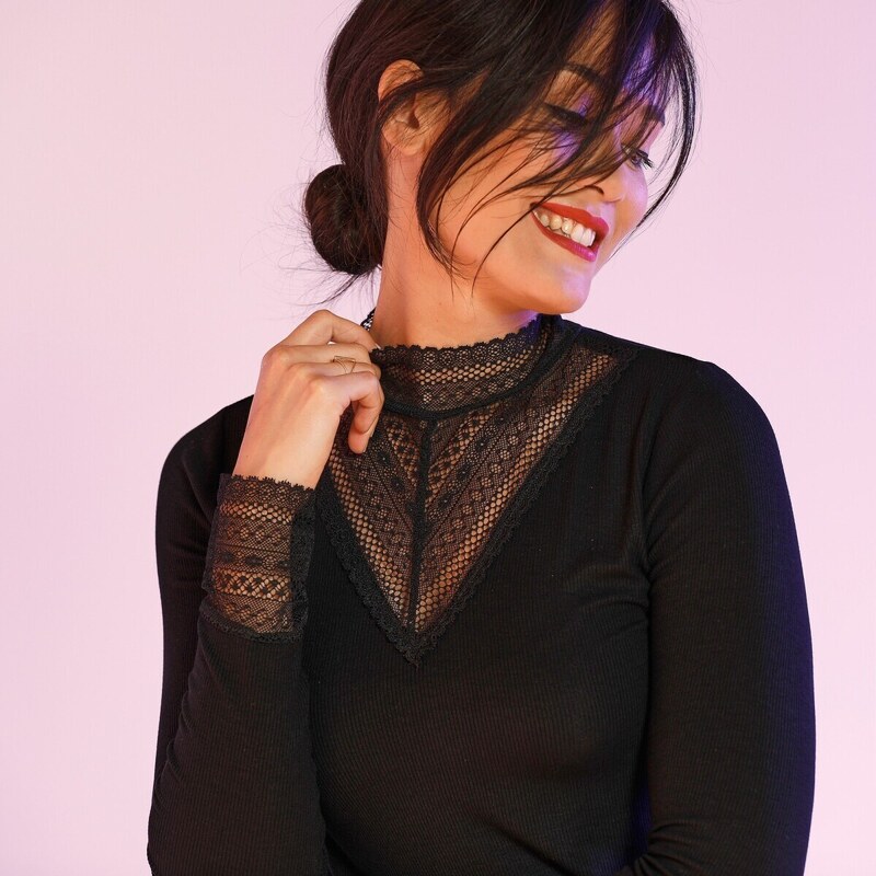 Vrúbkované tričko so stojačikom a čipkou čierna 050 Blancheporte 51030326