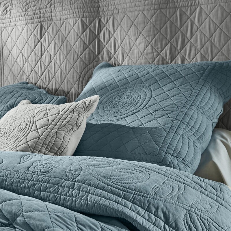 Blancheporte Jednofarebná prešívaná prikrývka na posteľ Cassandre modrosivá 150
