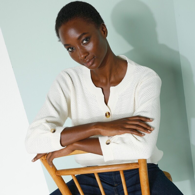 Pulóver s výstrihom na gombíky a perličkovým vzorom ražná 036 49063217