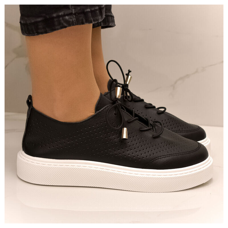 SS Dámske čierne dierkované tenisky DONATELLI 49423993