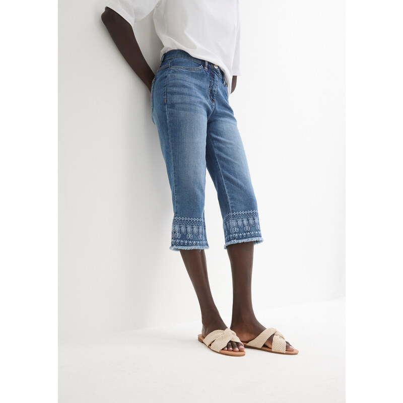 bonprix Capri džínsy s výšivkou, farba modrá 55292599