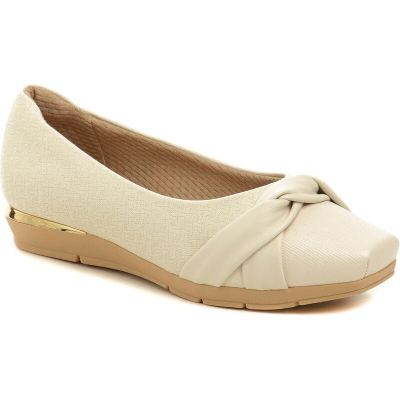 Piccadilly 147300-3 krémové dámske lodičky na kline 49720095