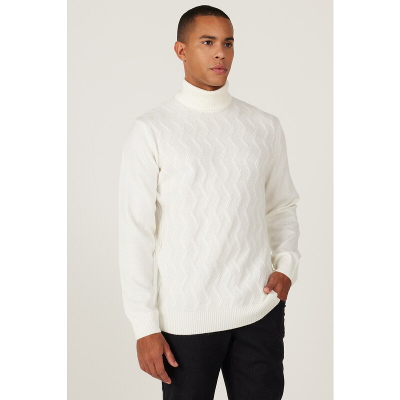 ALTINYILDIZ CLASSICS Men's Ecru Standard Fit Regular Cut Full Turtleneck Ruffled Soft Textured Knitwear Sweater