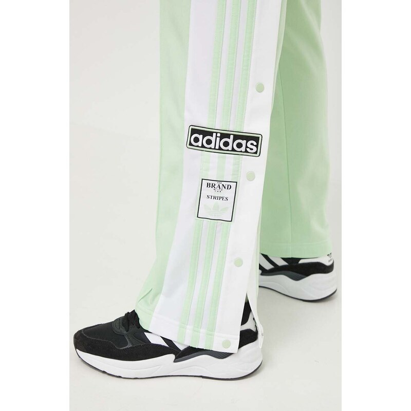 Tepláky adidas Originals zelená farba, vzorované, IP0626