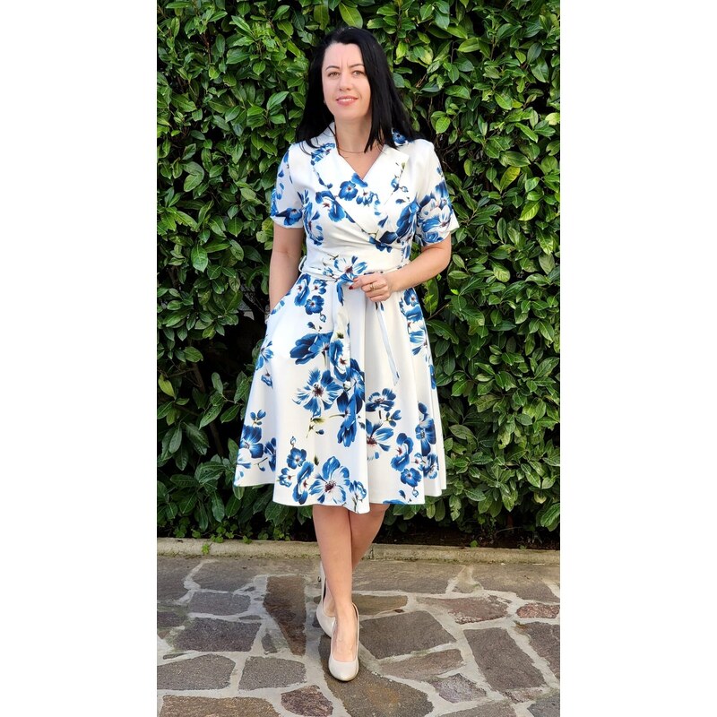 (veľ. 2XL) Šaty s vreckami s modrými kvetmi biele 64248801