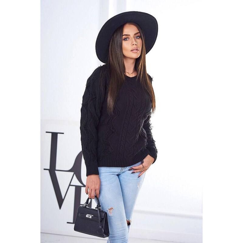 MladaModa Sveter s vrkočovým vzorom a strapcami model 2024-13 čierny 58163690