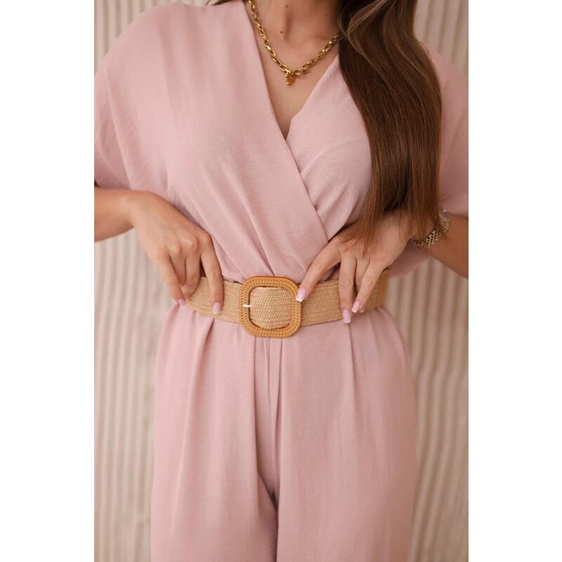 MladaModa Elegantný overal s ozdobným opaskom model 5877 pudrovo 58163613