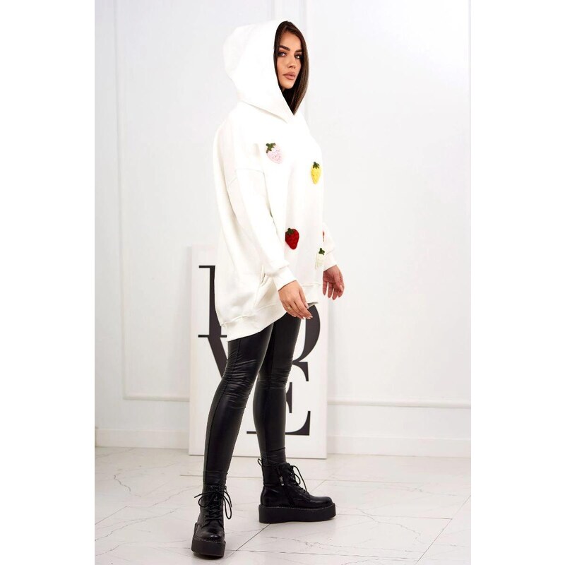 MladaModa Zateplená mikina s jahodovými nášivkami model 9629 farba 56410847