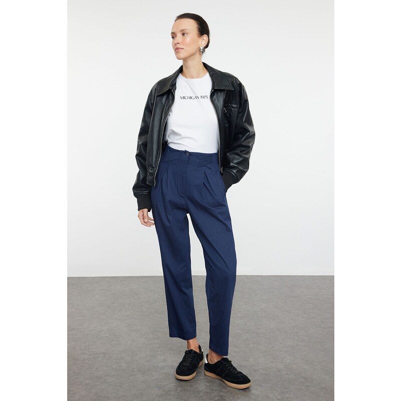 Trendyol námornícke modré bavlnené tkané nohavice s mrkvovým vzorom a 50606775