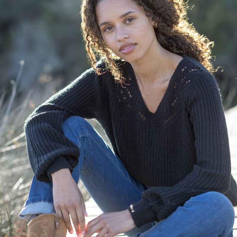 Pulóver s výstrihom do V a ažúrou čierna 056 Blancheporte 56607506