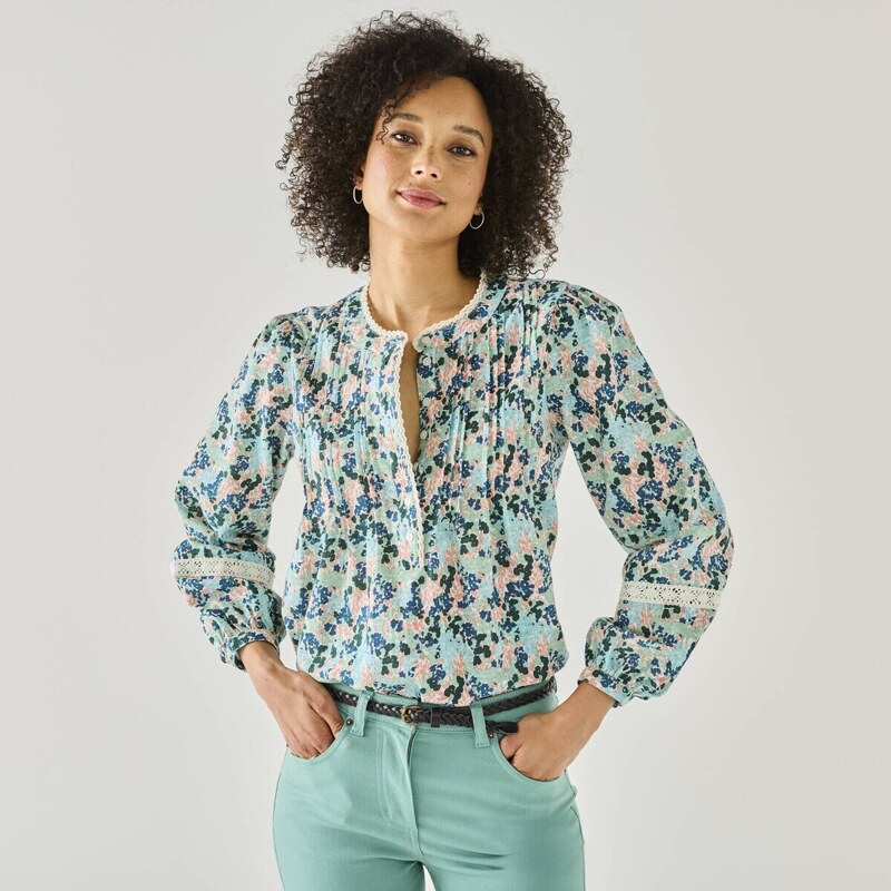 Blúzka so zámikmi, macramé a potlačou kvetín sivozelená 036 56607683