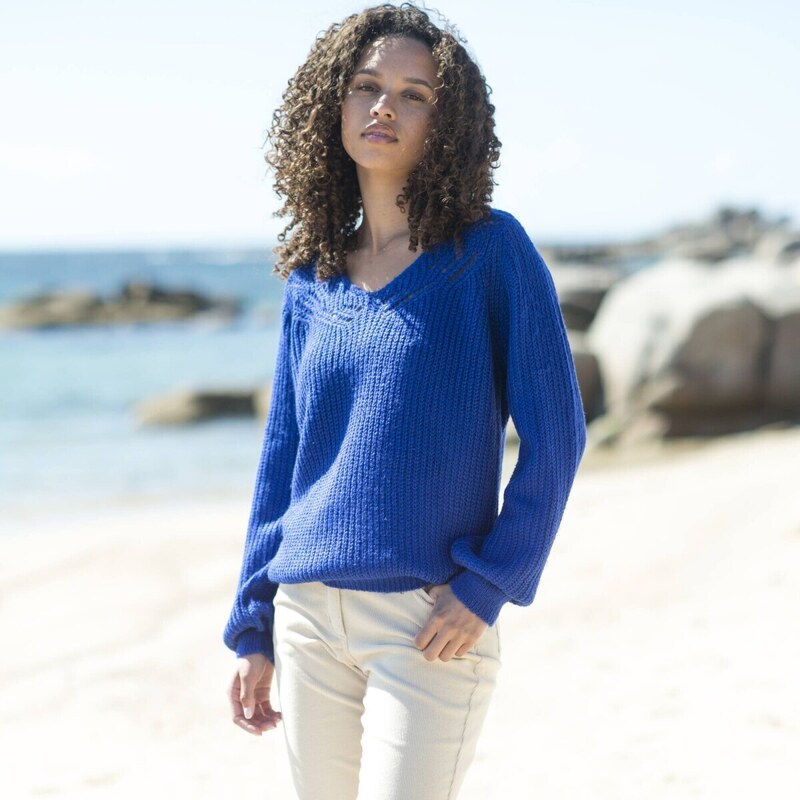 Pulóver s výstrihom do V a ažúrou tmavomodrá 040 Blancheporte 56607927