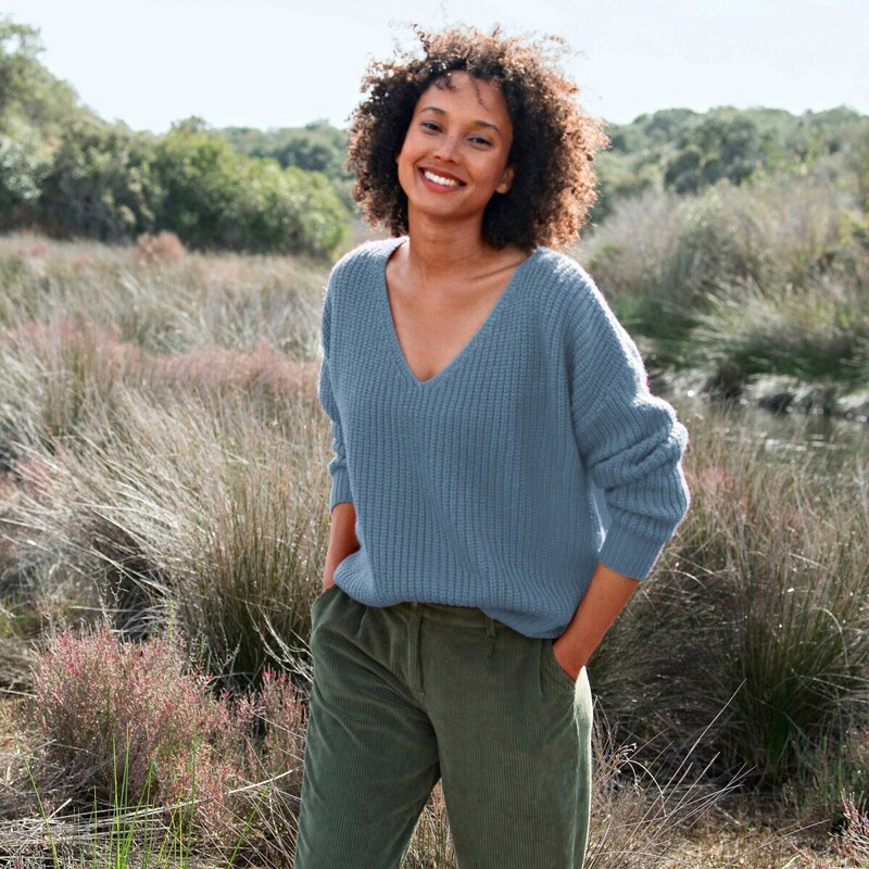 Voľný pulóver s výstrihom do V modrá 040 Blancheporte 57360278