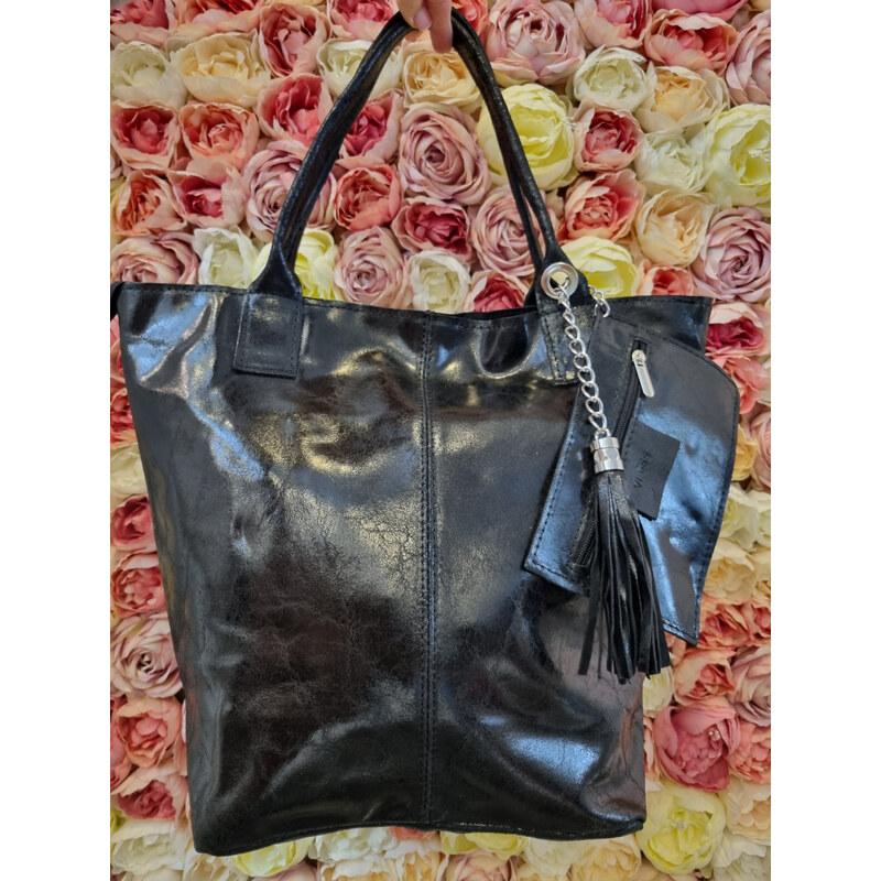 E-shop Katrins Fashion Čierna kožená vaková kabelka Italy