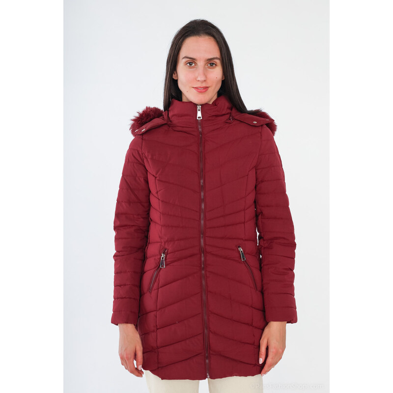 (veľ. 52) Prešívaná bunda s kožušinovou kapucňou vínovočervená 61987683