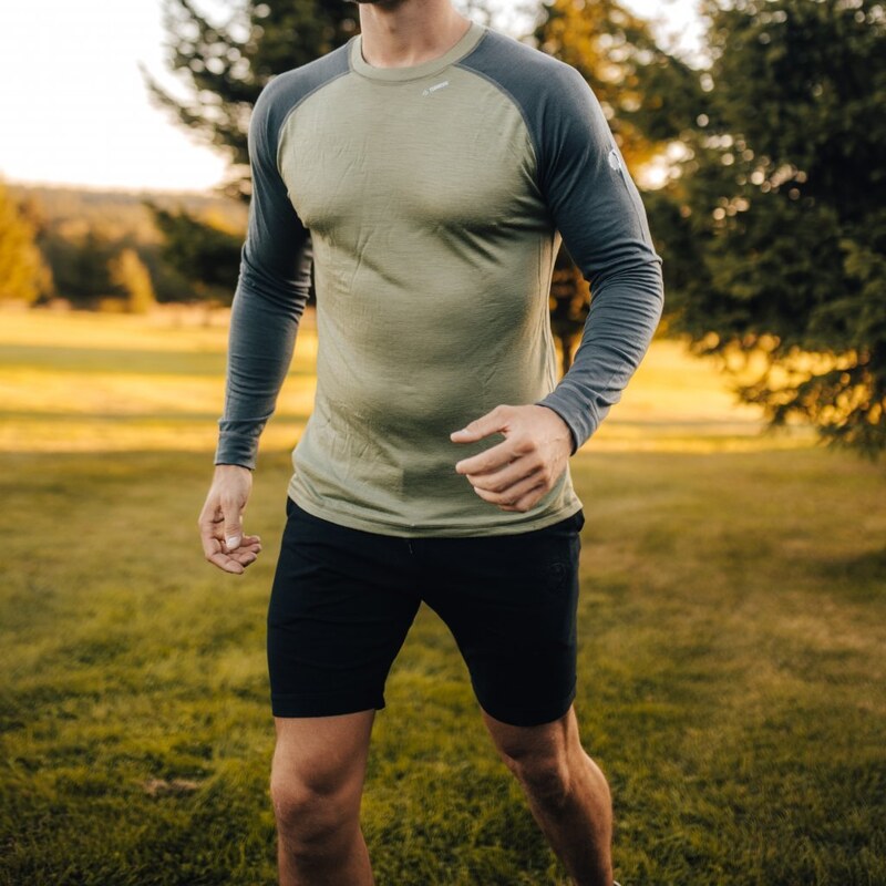 TERMOVEL Čierne pánske športové kraťase 57962938