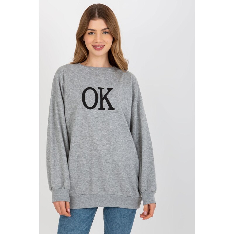 MladaModa Voľná mikina bez kapucne s vyšívaným nápisom OK šedá 58181312
