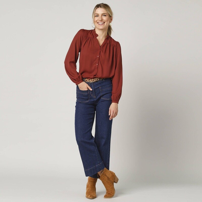 Jednofarebná košeľová blúzka s volánovým výstrihom slivková 038 58234572