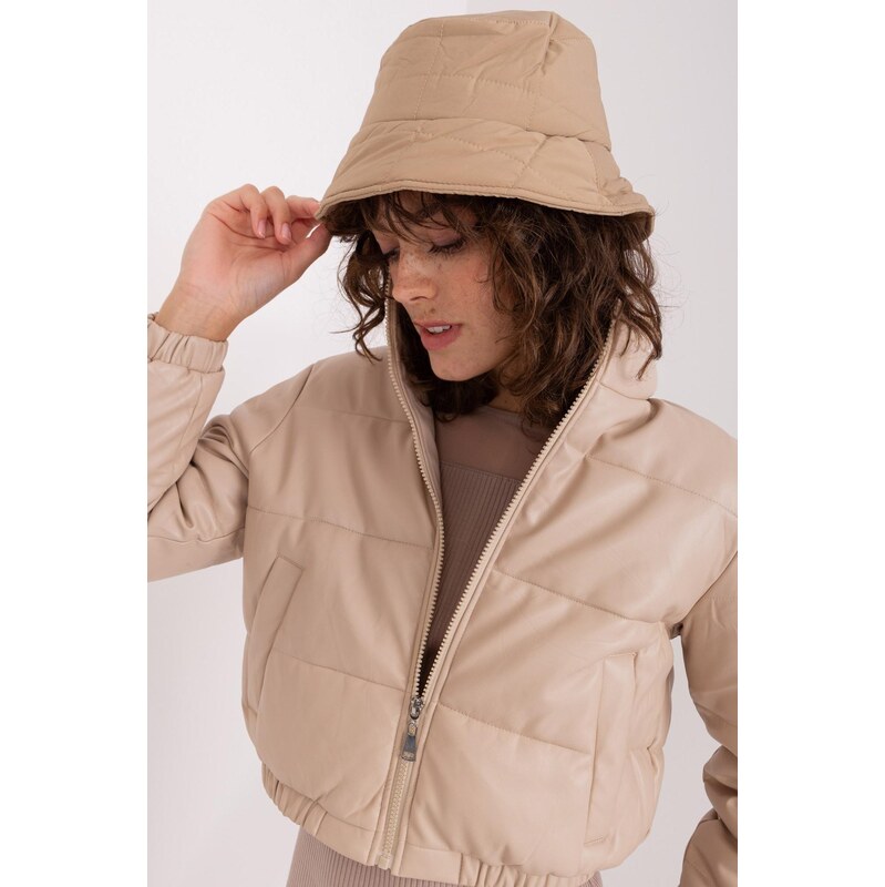 MladaModa Prešívaný dámsky klobúčik model 1130 béžový 58409112