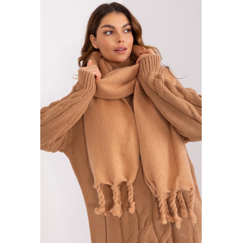 MladaModa Hrejivý jednofarebný šál so strapcami model 50220 farba 59762308