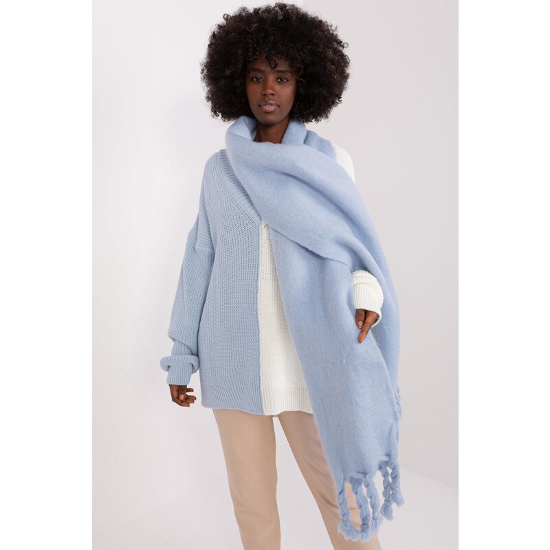 MladaModa Hrejivý jednofarebný šál so strapcami model 50220 59762310