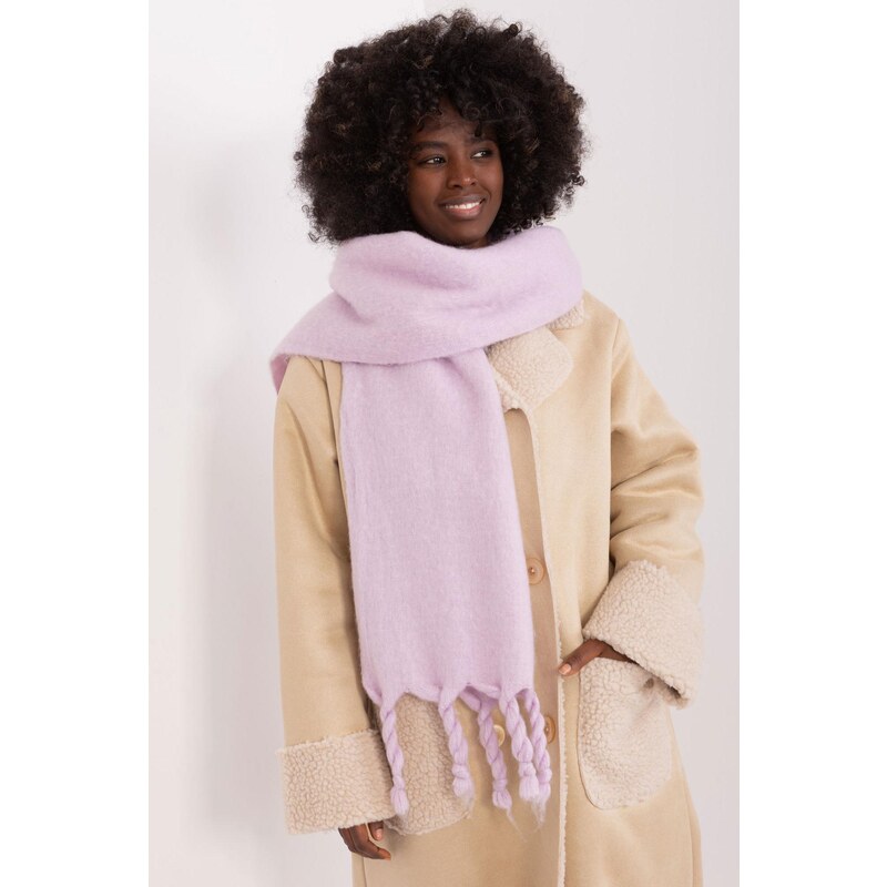 MladaModa Hrejivý jednofarebný šál so strapcami model 50220 farba lila 59762322