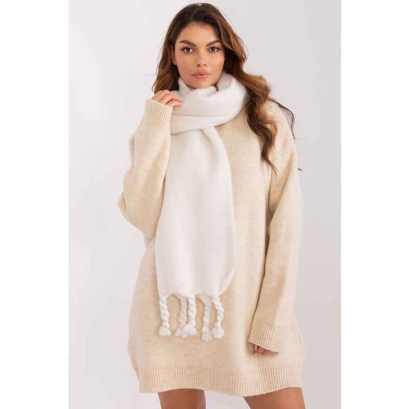 MladaModa Hrejivý jednofarebný šál so strapcami model 50220 farba ecru 59762316