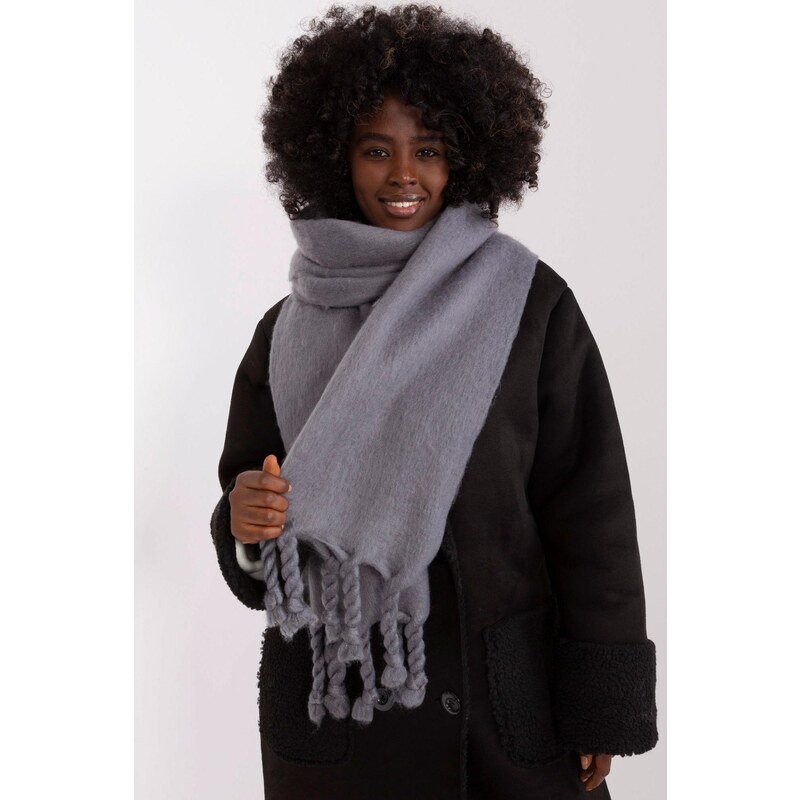 MladaModa Hrejivý jednofarebný šál so strapcami model 50220 grafitový 59762324