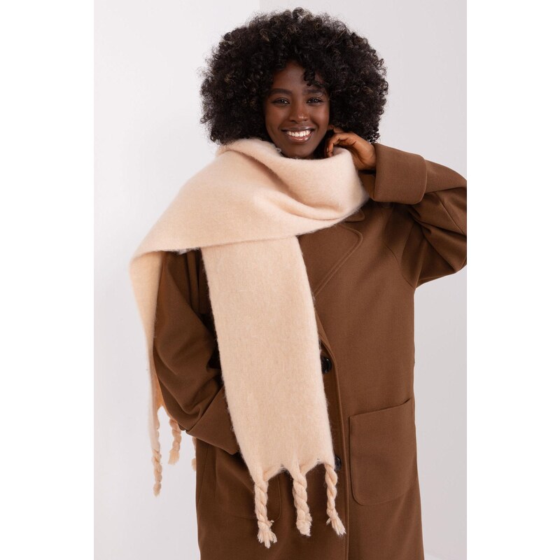 MladaModa Hrejivý jednofarebný šál so strapcami model 50220 svetlý 59762325