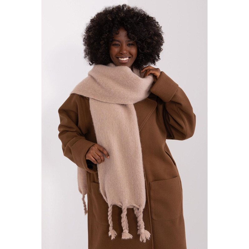 MladaModa Hrejivý jednofarebný šál so strapcami model 50220 béžový 59762326